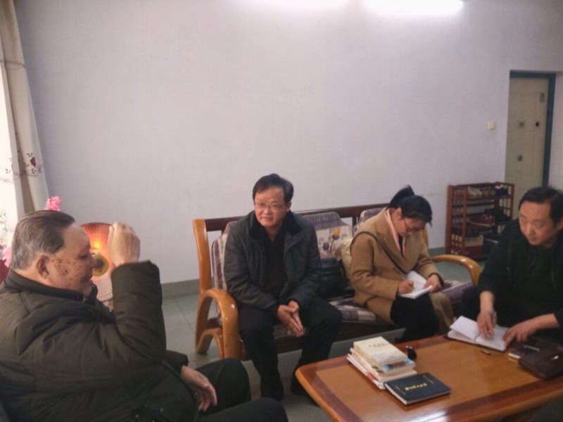 86岁高龄的老襄大副校长王维聪教授为史料征集组口述历史